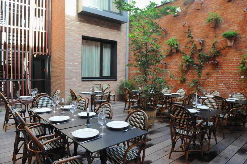 Latroupe Le Berger Hotel Saint-Gilles Exterior photo