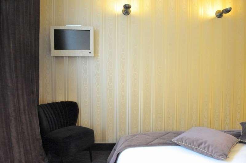 Latroupe Le Berger Hotel Saint-Gilles Room photo
