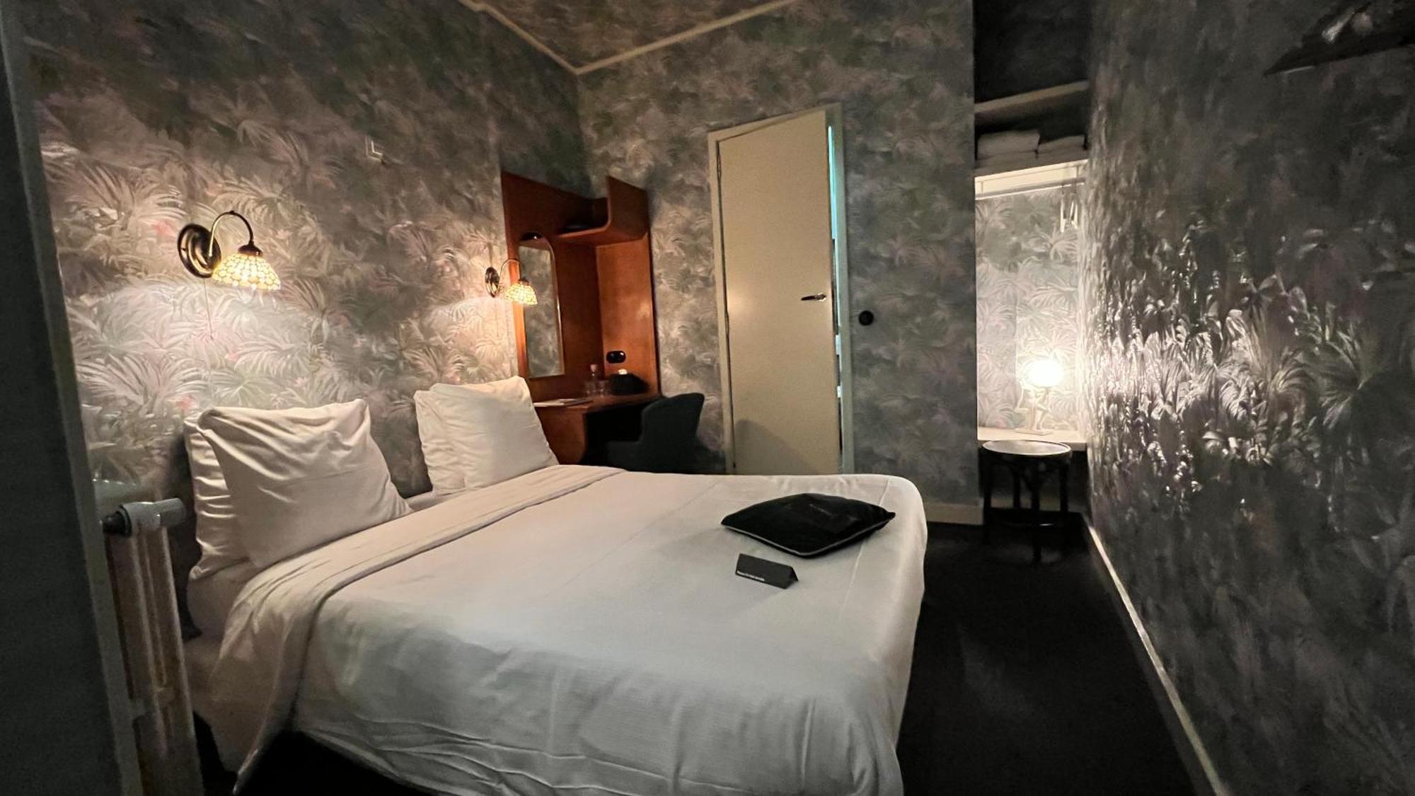 Latroupe Le Berger Hotel Saint-Gilles Room photo